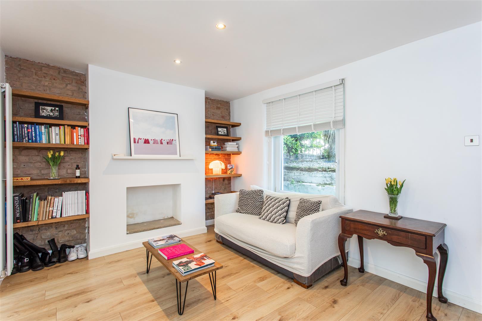 1 bed property in Copenhagen Place, Limehouse